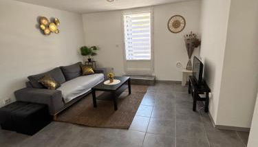 UNIQUE Appartement cosy dans villa avec piscine très bien placé - Foto 1