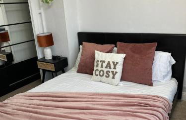 Spacious 4 Bedroom Contractors Friendly Home in Coventry Near Jaguar Land Rover & City Centre - Photo 14