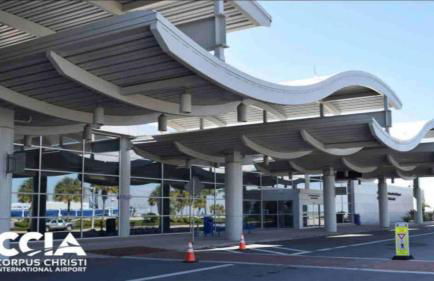 Spacious Poolside Oasis with Easy Access & Parking - Foto 23