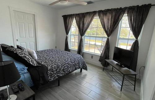 Port Saint Lucie A Little Piece Of Heaven- Peaceful Lake view Apartment- 1 min from I95 and Turnpike - Foto 6