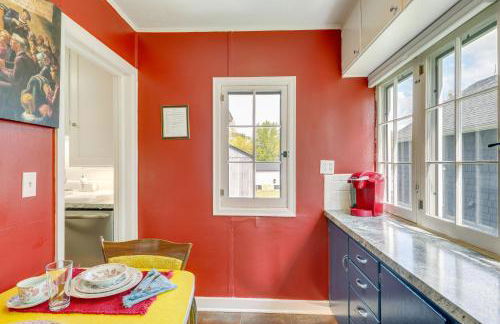 Homey Cottage with Sunroom and Smart TV! - Foto 14