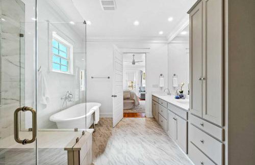 Luxe Fairhope Home with Covered Patio Walk to Bay - Foto 16