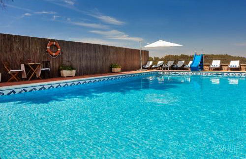 21 Sleeps Private Pool Villa & BBQ Near Barcelona - Foto 77