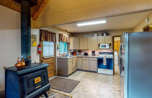 Deck and Mtn Views! Family A-Frame Cabin in Bailey - Foto 10