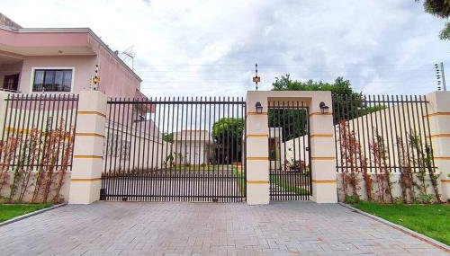 Linda Casa a 30 metros da av das Cataratas - Foto 2