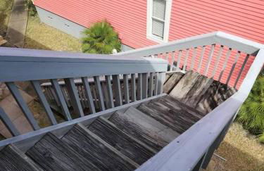 Quiet 2 bedroom condo on Gulf with pool and pond - Photo 35