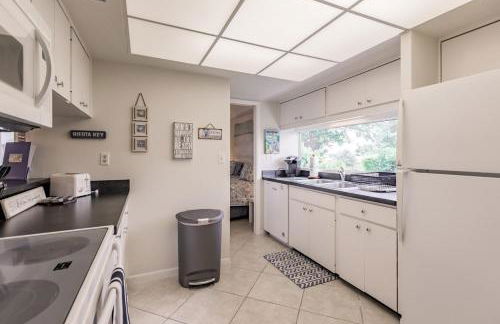 1128 PL Escape to this Pondside Paradise - Foto 12