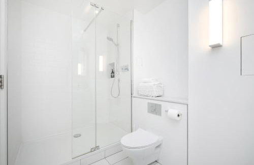 Luxury Central Mayfair Townhouse with A/C 3BR 3BA - Photo 39