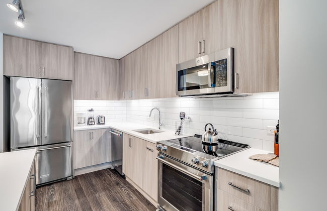 Global Luxury Suites at Bethesda Metro - Photo 11