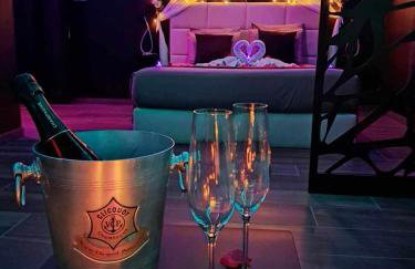 LA NUIT DES SECRETS Love Room 4 étoiles avec Jacuzzi et Sauna - Foto 12