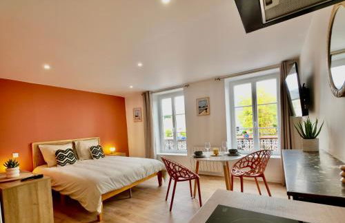 D-Day Suites - Photo 17