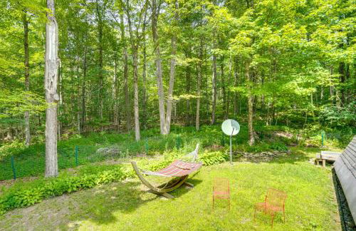 A-Frame Cabin with Furnished Deck in Becket! - Foto 27