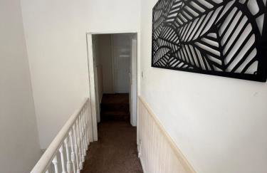 Central 3BR Home - Huddersfield Serviced Accomodation - Walk to Station & Town - Business Travellers - Families - Students - Photo 44