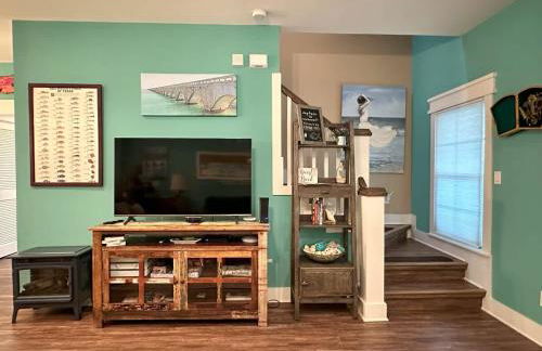 Canal Front Retreat w Boat Dock & Coastal Views - Foto 6