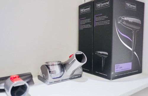 Spacious 3 bedroom Home w Parking in Farnborough - Foto 16