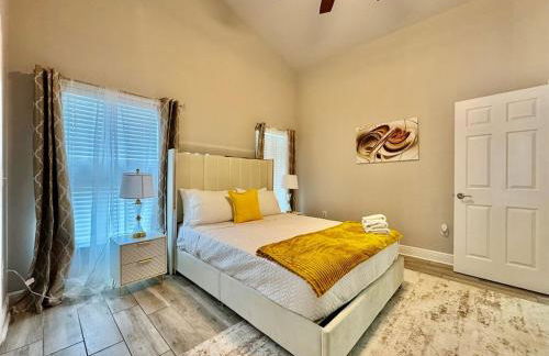 Modern 4BR 2BA with pool in gated community - Foto 11