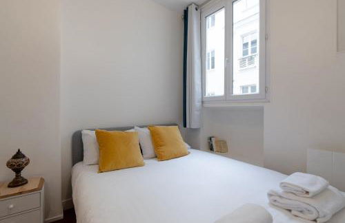 Sophisticated 2BR - Steps to Station - Foto 9