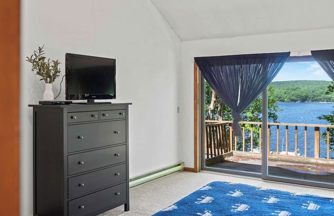 Marina Village by Avantstay Walk to Lake + Marina Balcony + Patio - Photo 13