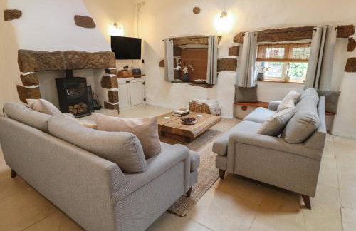 Riverside Barn - Photo 3