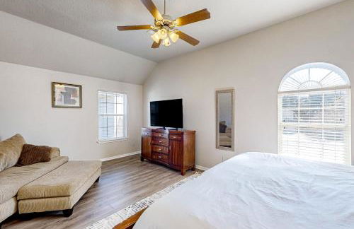 3 Mi to Downtown Conroe Updated Townhome with Yard - Foto 14