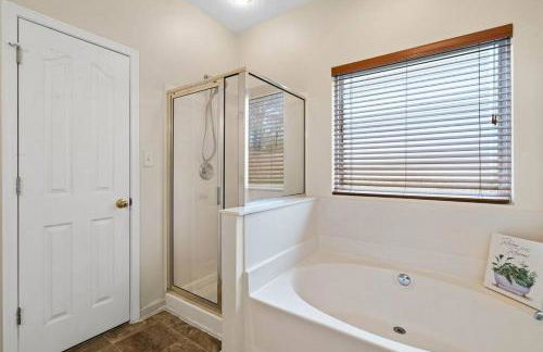 Cozy 4B 2 5B University Home King Beds Jacuzzi - Foto 10