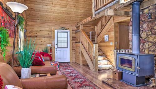 Rustic Duck Creek Village Cabin with Fire Pit! - Foto 5