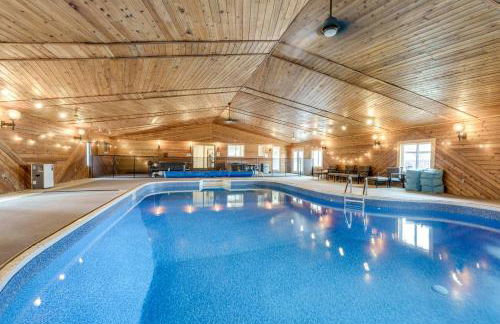Epic Indoor Pool w/slide & hot tub close to beach - Foto 15