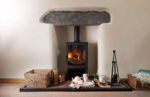 CRUCK BARN - Beautiful Renovated Barn within the Countryside - Photo 26