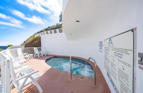 10-Star Property! Premium Ocean Views, Immaculate Corner Condo with Fireplace, New Golf Cart - Foto 27