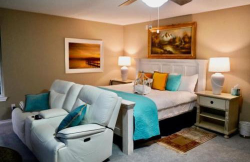 Massive lakefront home with HOT TUB - Foto 40