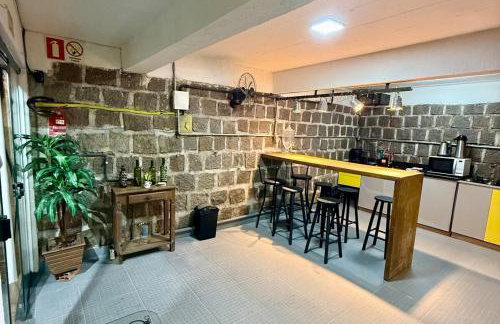 Apto surfe perto de tudo, mercado, barzinhos, farmácia, shopping - Foto 5