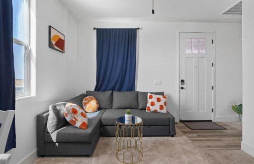 Modern 1BR Suite w AC Sleeps 3, NW Bakersfield - Photo 5