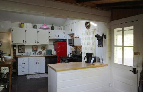 Enchanted Woodstock Cottage with hot tub - Foto 26