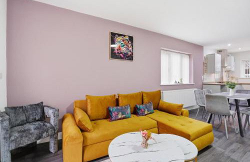 Spacious Ensuite Home near M6 with Driveway Parking - Foto 11