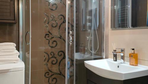 7th Floor Apartment Mokotów - parking - Foto 3, towels, Shower