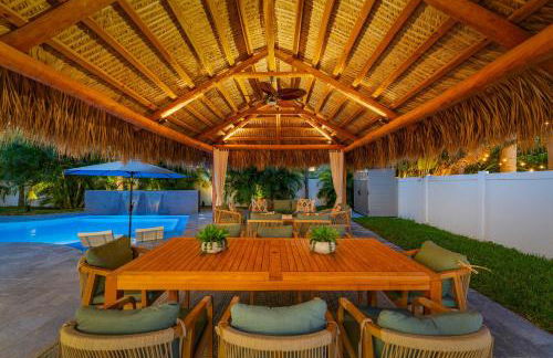 Tiki Hut Paradise Mins to Beach w Fire Pit - Foto 3