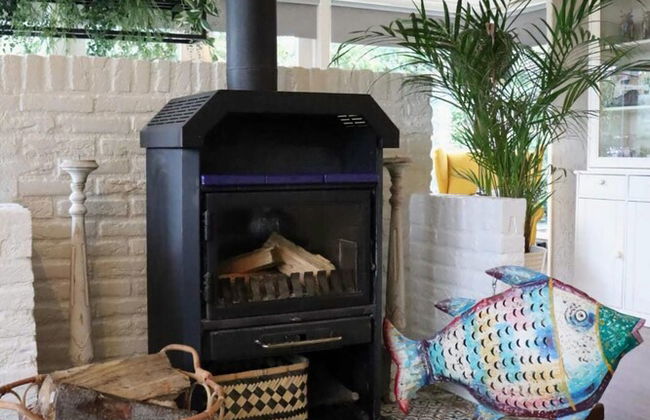 Detached Bungalow With Outdoor Fireplace - Foto 13