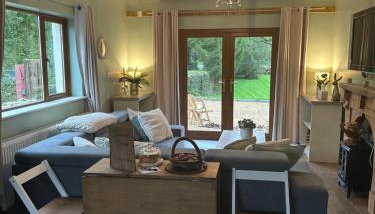 Greenvale Cabins - Photo 1