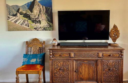 10 minutes to JTNP - Sauna, Hot Tub, Cold Plunge Saltwater Pool, Telescope, Fireplace and Views - Foto 19