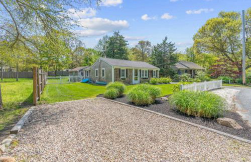 Cottage Oasis by Lake with Kayaks Fire Pit and a Huge Yard - Foto 7