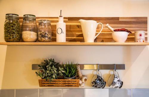 Buxton centre cosy cottage with free secure parking - Foto 7