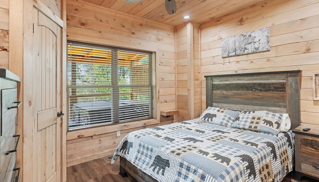 Bear View Retreat 2 Bedroom Cabin by RedAwning - Foto 3, Habitación