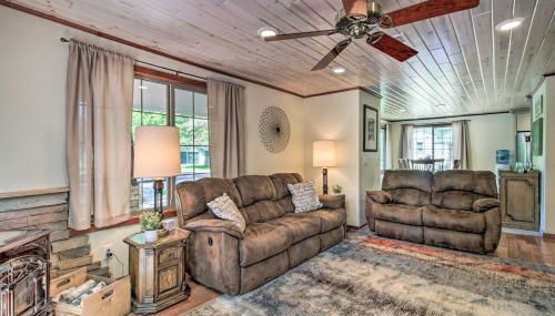 Retreat with Lake Access and Private Boat Dock! - Foto 5