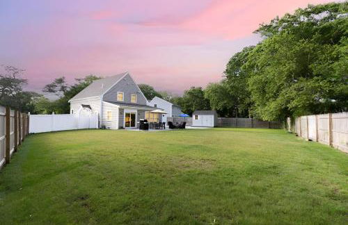 Renovated & Sophisticated Home Near Beach & Shops! - Photo 27