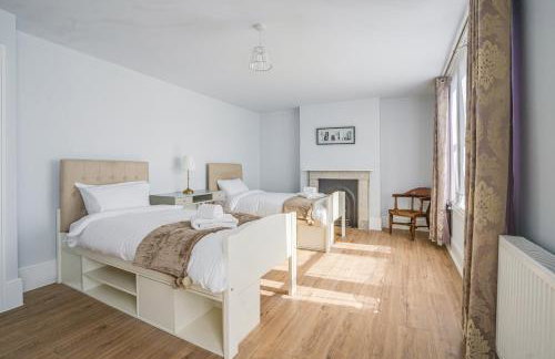 4BR Family Home, Garden, WiFi, 5mins to Elisabeth Line & 10min to Stratford - Foto 6