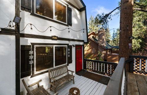 Entire Cabin, Walk to Ski Slopes, Hot Tub, Pet Friendly, Fast WiFi, 2 Parking, 2 Fireplace, Wash & Dryer, Fenced, Fire Pit, BBQ, Hike, Golf, Zoo - Foto 22