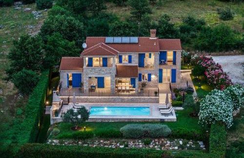 Holiday Home Romantische Villa mit Meerblick- Pool und Jacuzz by Interhome - Foto 1