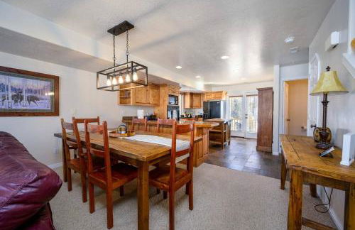 Bigfoots Alpine Retreat MH710By Powder Mtn Hot Tub - Photo 25