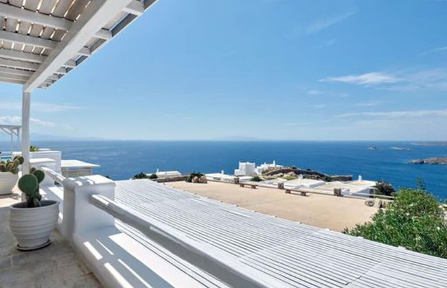 Stunning Villa With Panoramic View - Photo 36