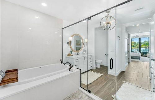 Harbor Island Beach Club - Luxury Waterfront Apartments with Views Pool Dock Private Beach Access - Photo 18